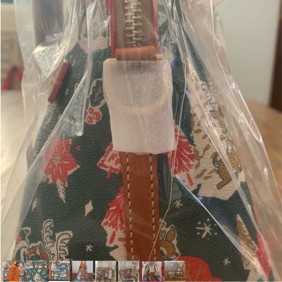 - 🎄Disney Dooney & Bourke Christmas
2022 Mickey and Minnie Mouse
Satchel … - Picture 7 of 10